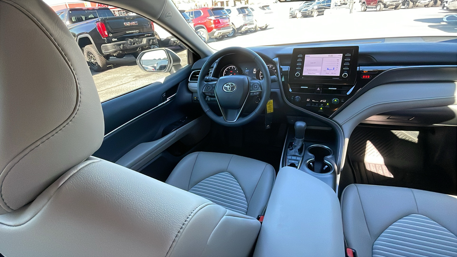 2024 Toyota Camry SE 27