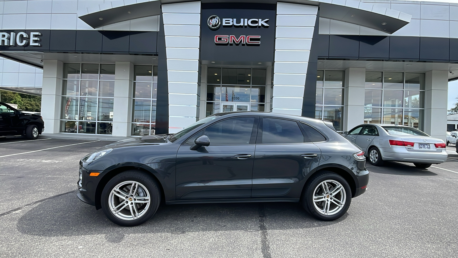 2019 Porsche Macan Base 1