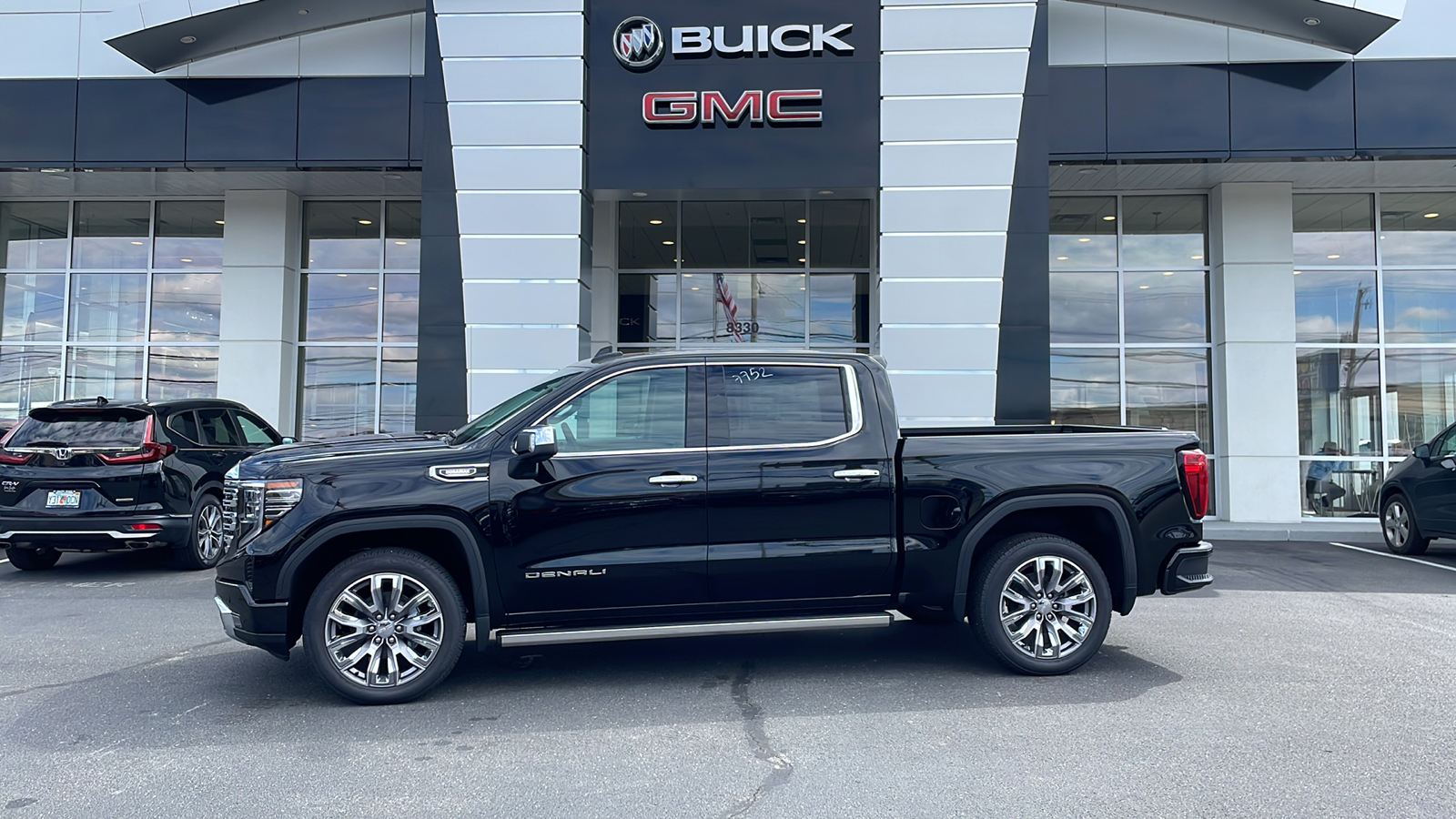 2023 GMC Sierra 1500 Denali 1