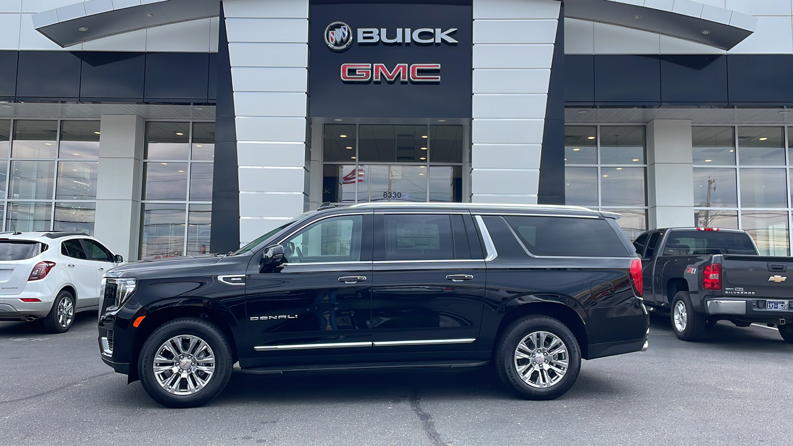 2023 GMC Yukon XL Denali 1