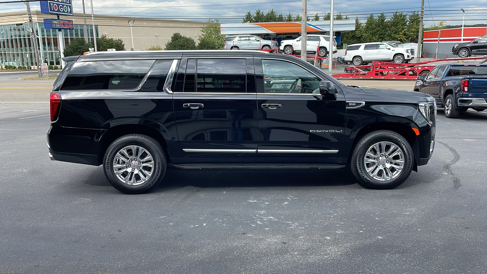 2023 GMC Yukon XL Denali 7