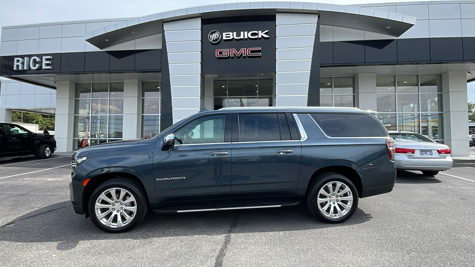 2021 Chevrolet Suburban Premier 1