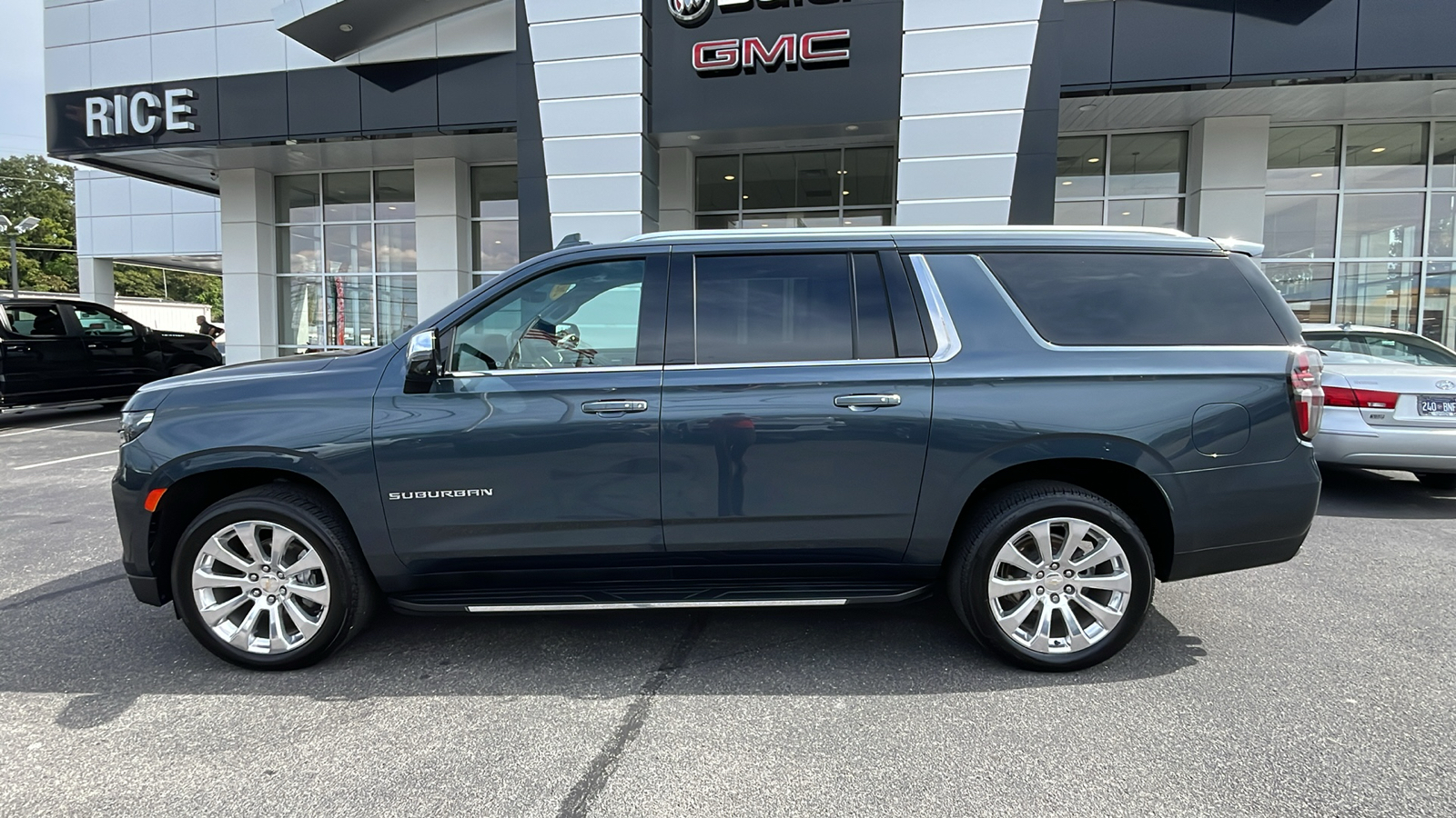 2021 Chevrolet Suburban Premier 2