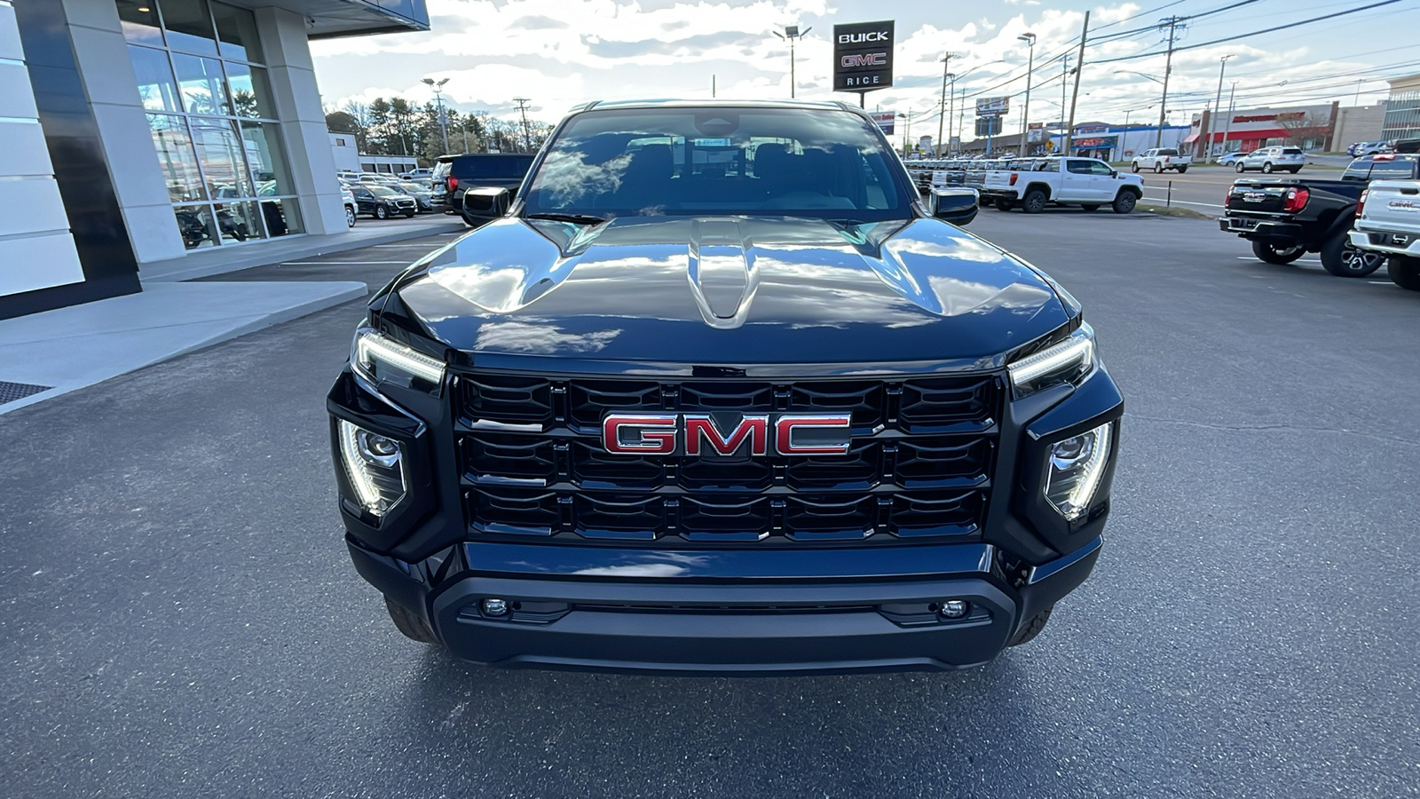 2024 GMC Canyon Elevation 9