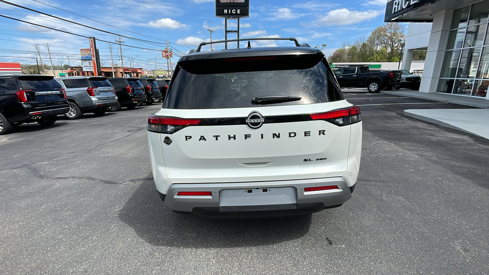 2023 Nissan Pathfinder SL 4