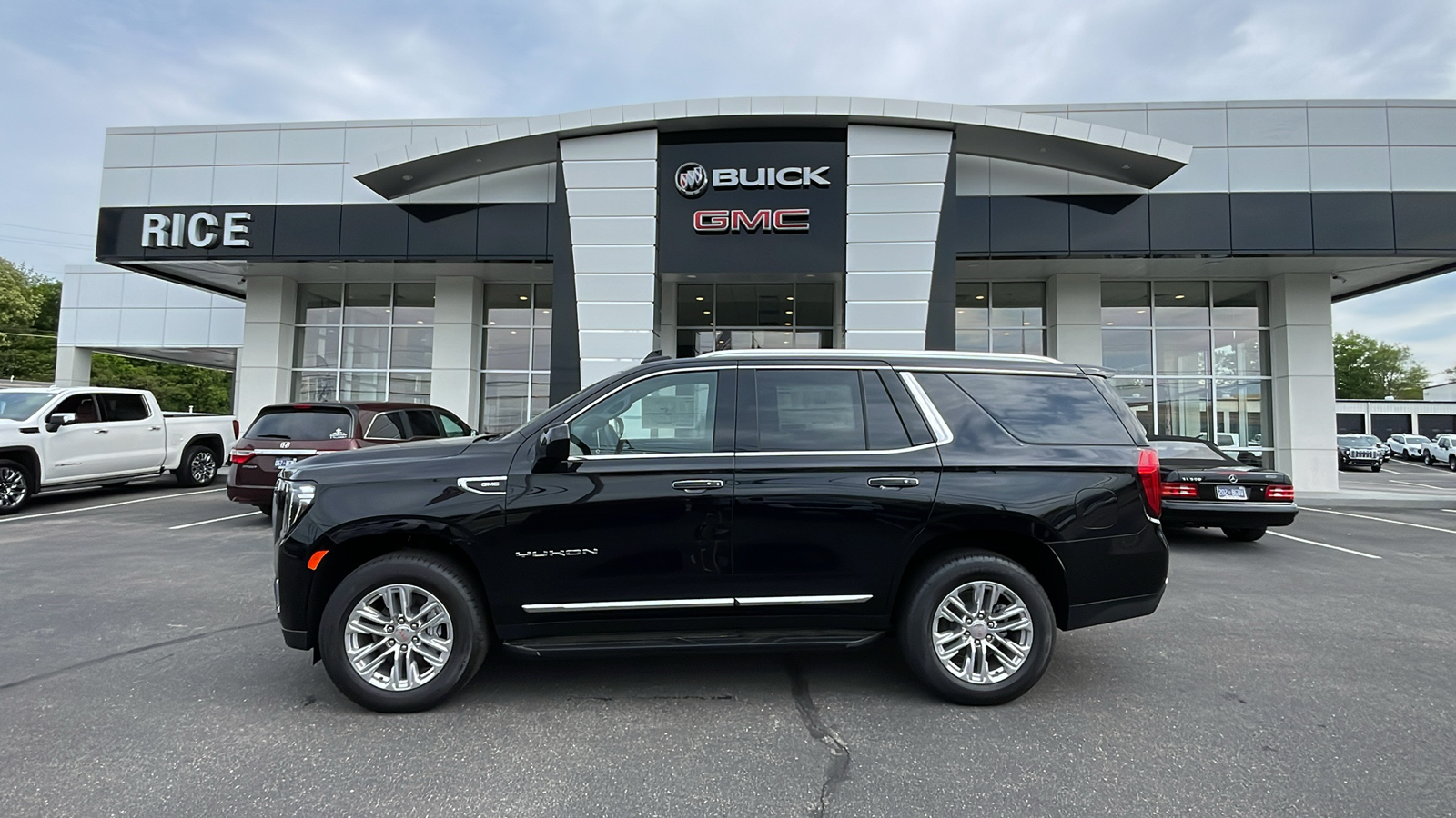 2024 GMC Yukon SLT 1