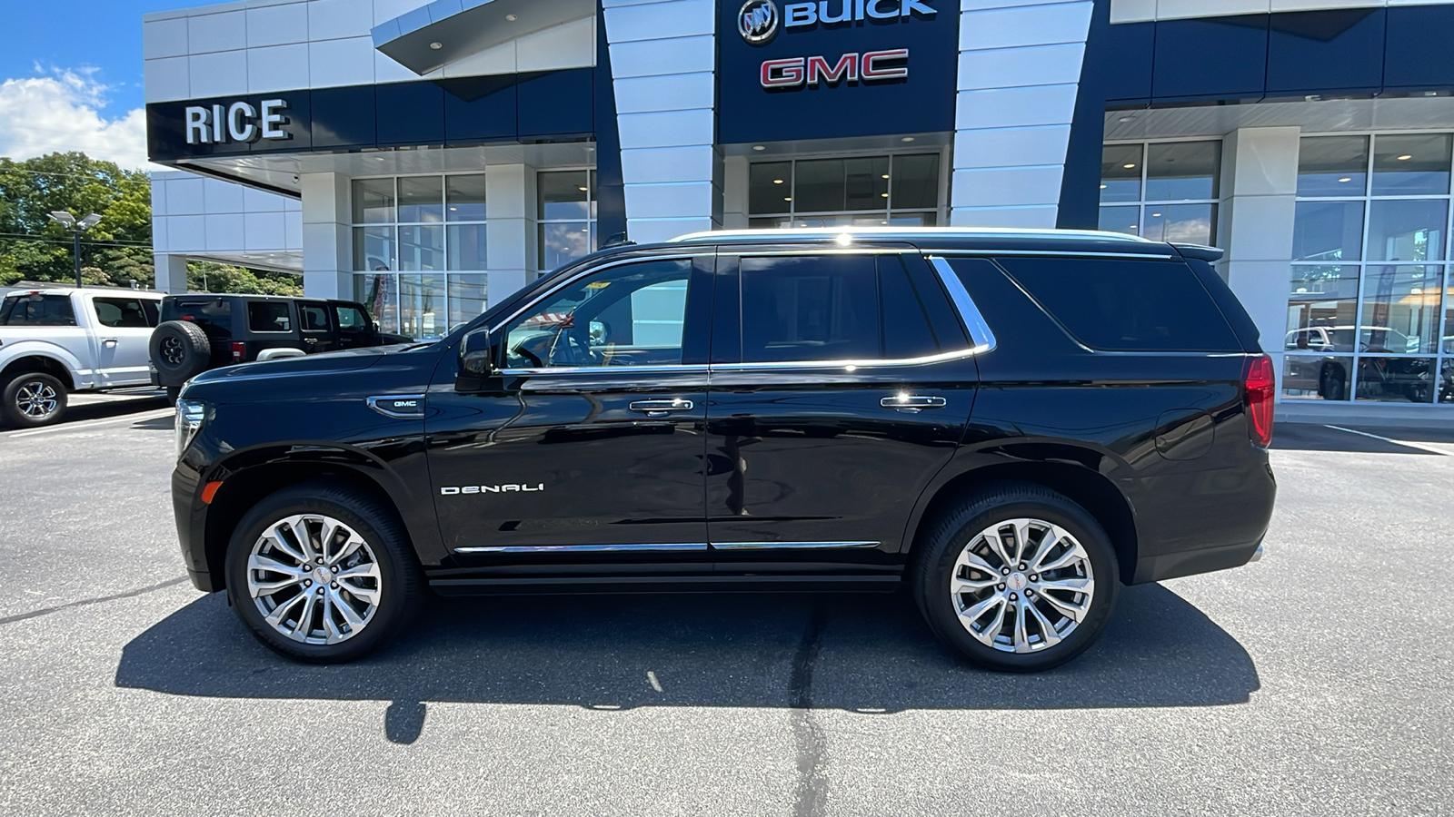 2023 GMC Yukon Denali Ultimate 2