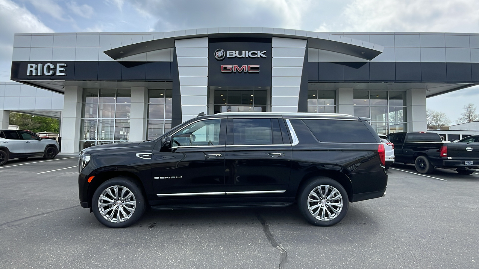 2024 GMC Yukon XL Denali 1