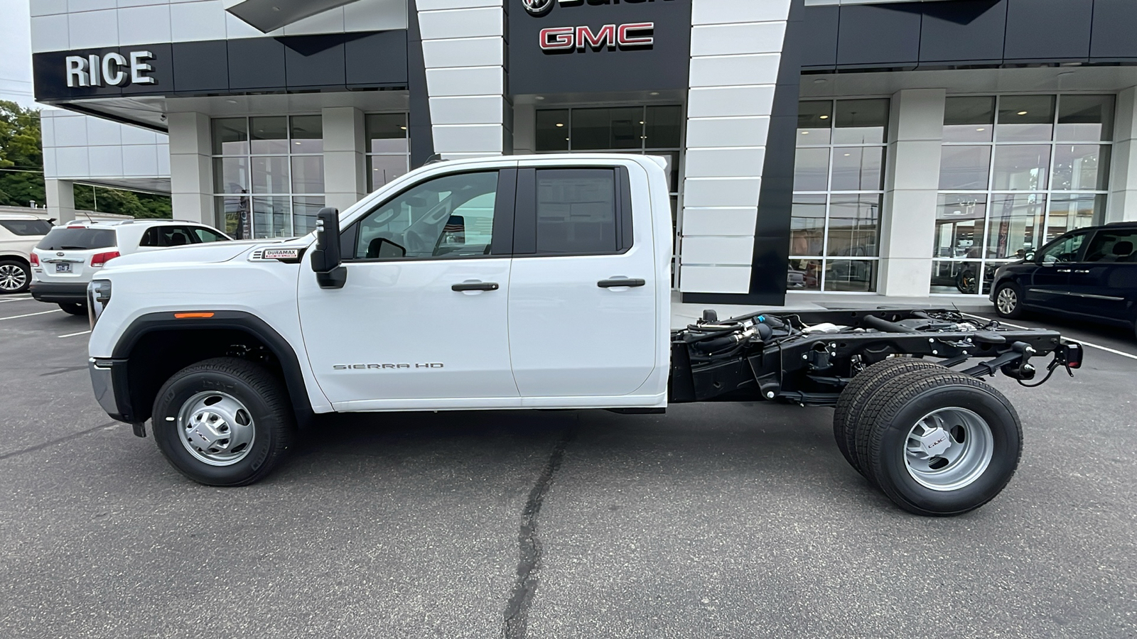 2024 GMC Sierra 3500HD Pro 2