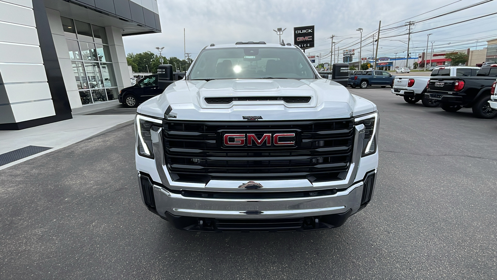 2024 GMC Sierra 3500HD Pro 8