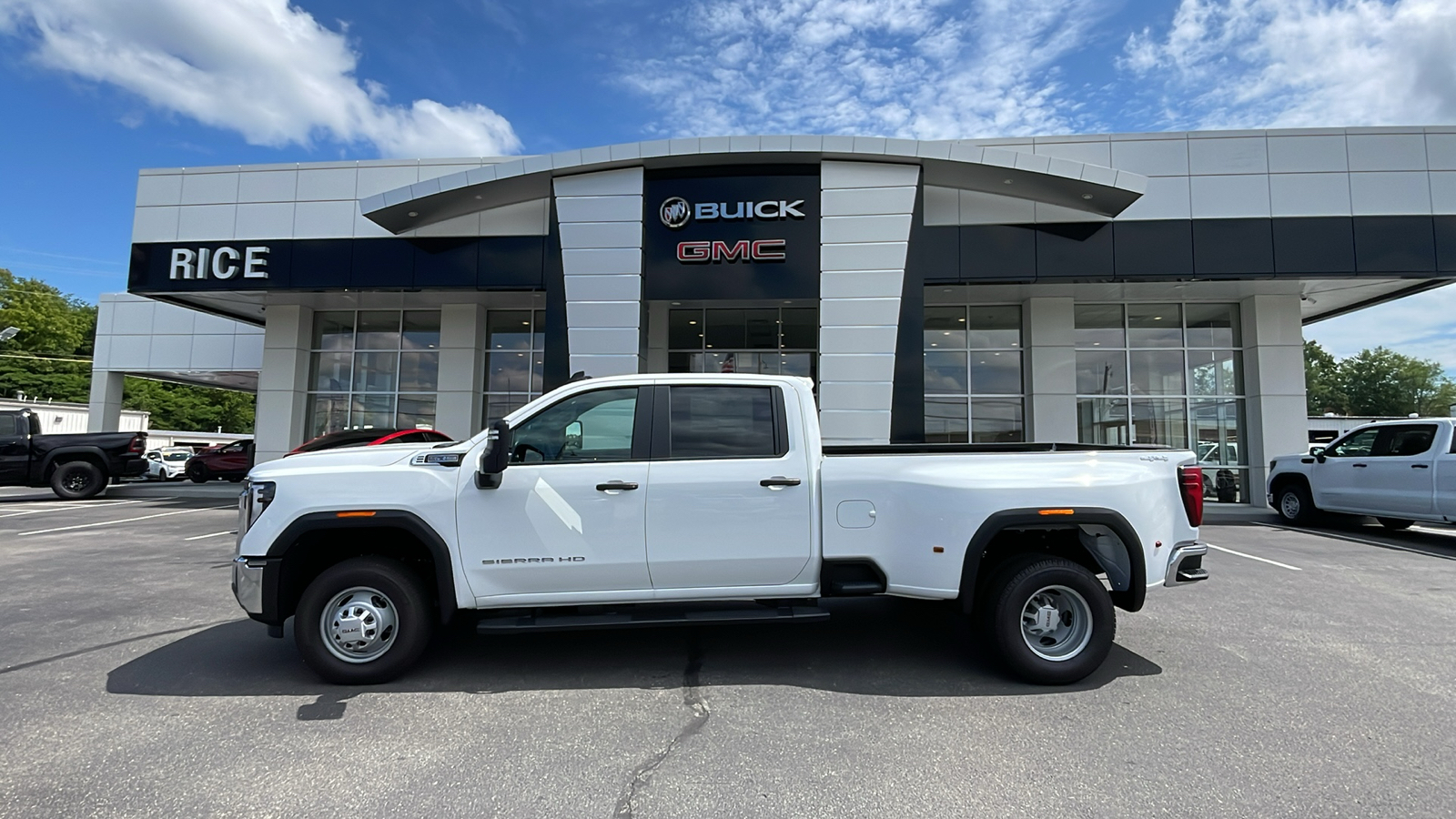 2024 GMC Sierra 3500HD Pro 1