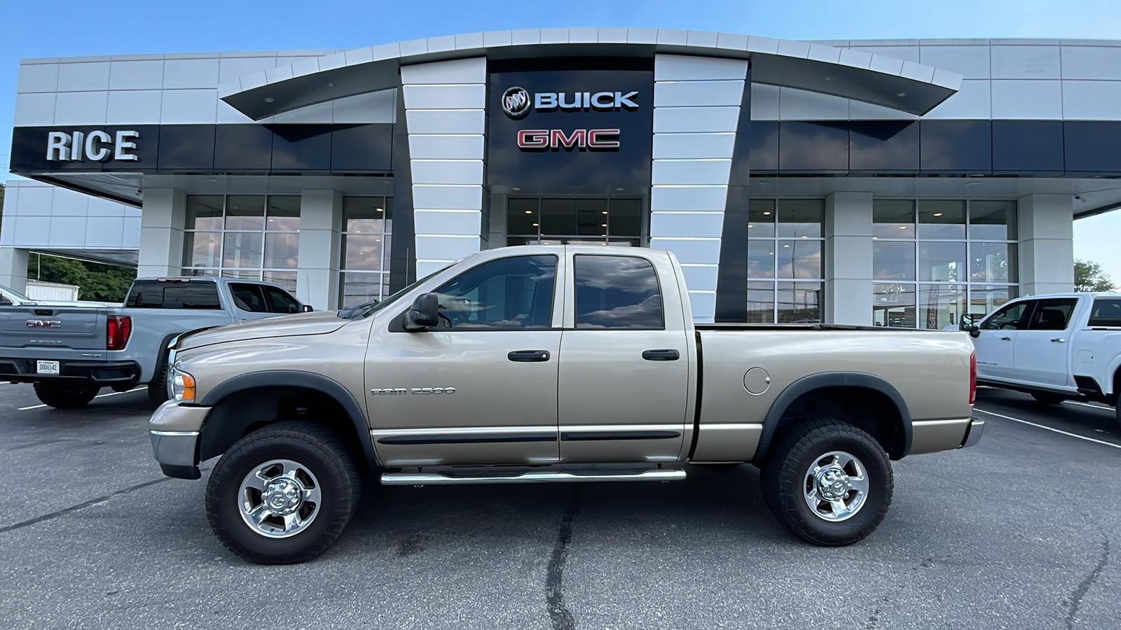 2005 Dodge Ram 2500 SLT 1