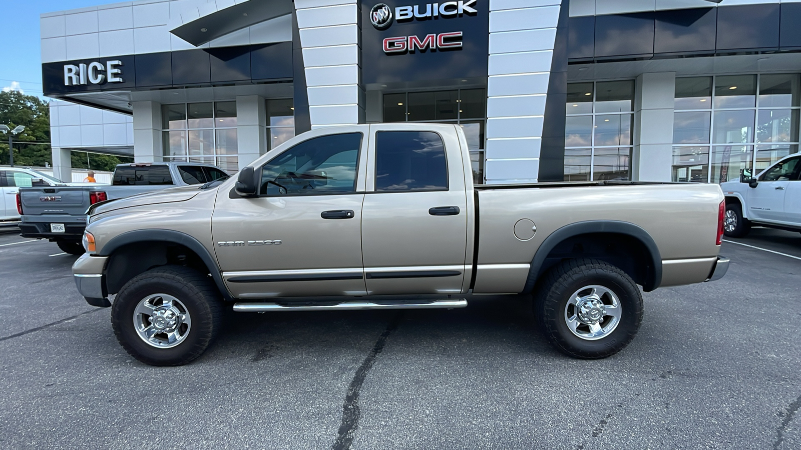 2005 Dodge Ram 2500 SLT 2