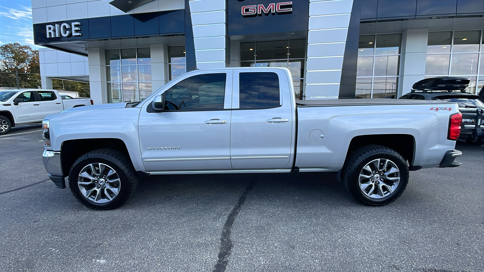 2017 Chevrolet Silverado 1500 LT 2