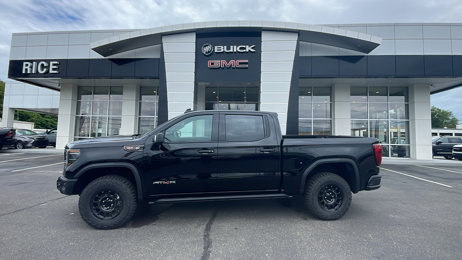 2024 GMC Sierra 1500 AT4X 1