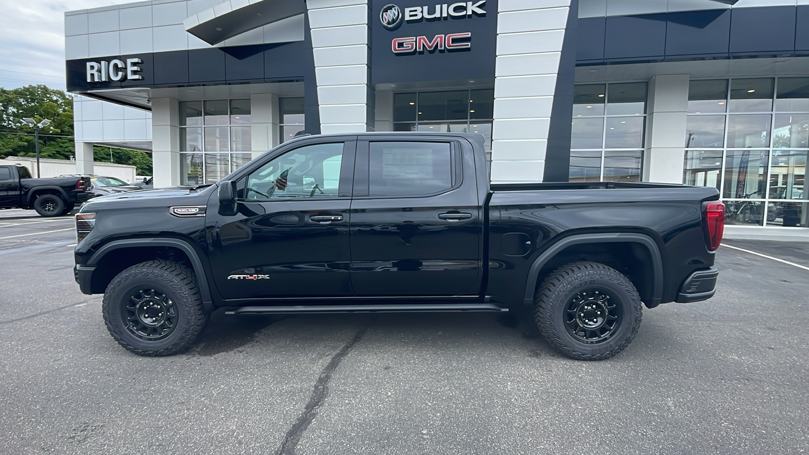 2024 GMC Sierra 1500 AT4X 2