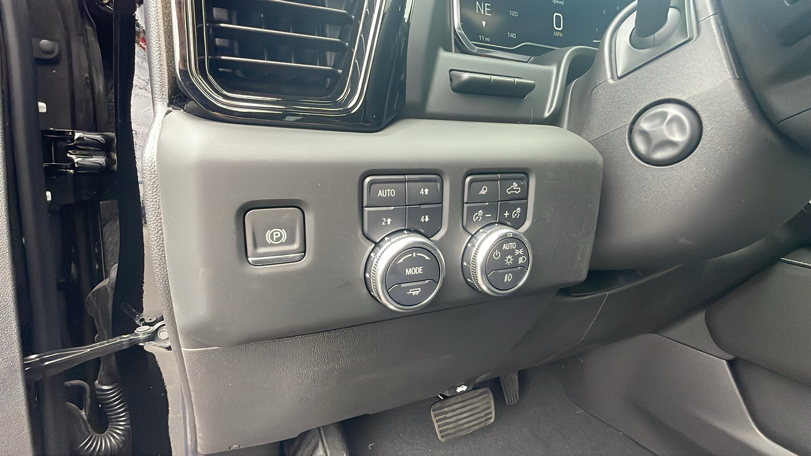 2024 GMC Sierra 1500 AT4X 14