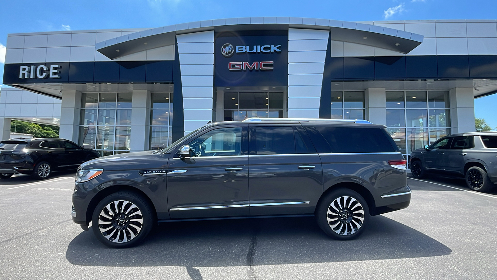 2022 Lincoln Navigator L Black Label 1