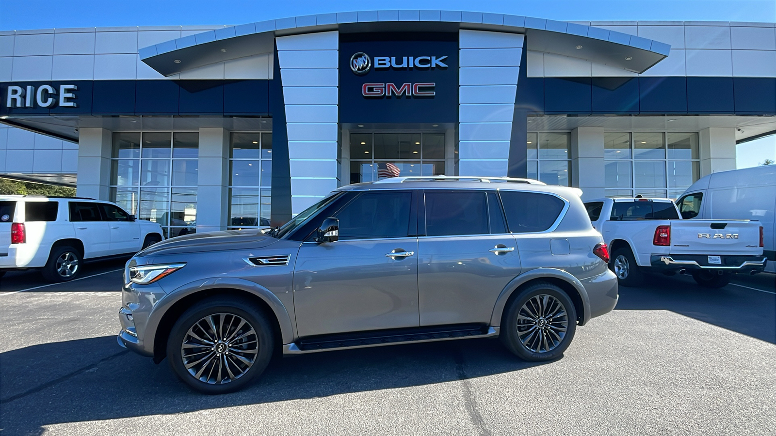 2021 INFINITI QX80 Premium Select 1