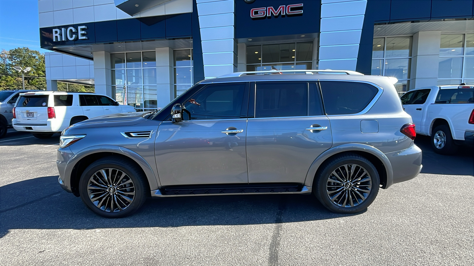 2021 INFINITI QX80 Premium Select 2