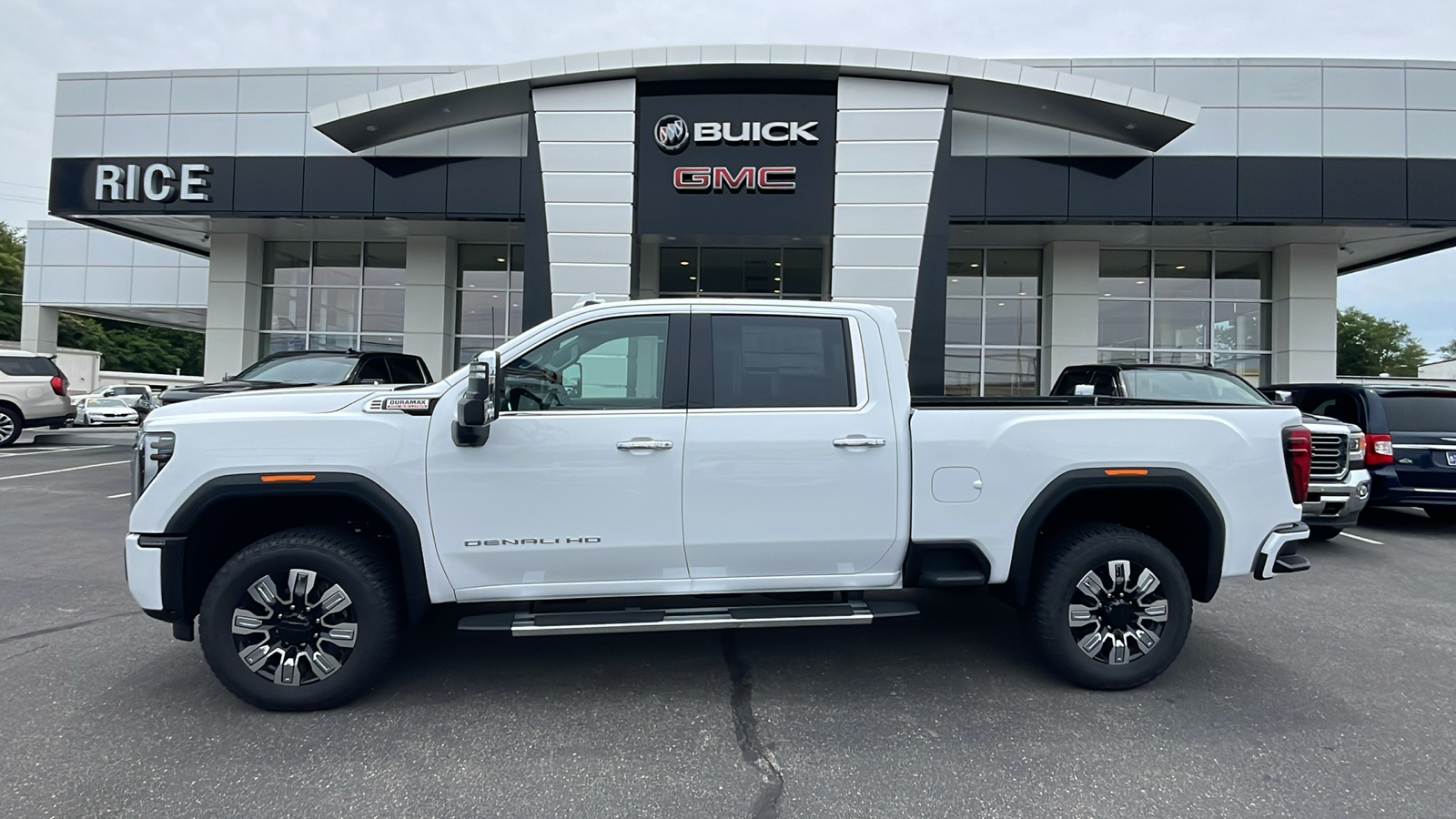 2024 GMC Sierra 2500HD Denali 1