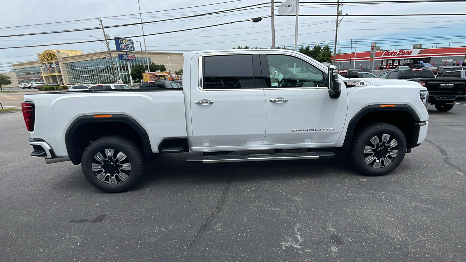 2024 GMC Sierra 2500HD Denali 8