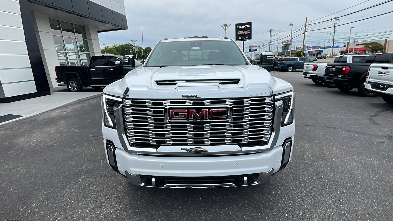 2024 GMC Sierra 2500HD Denali 10