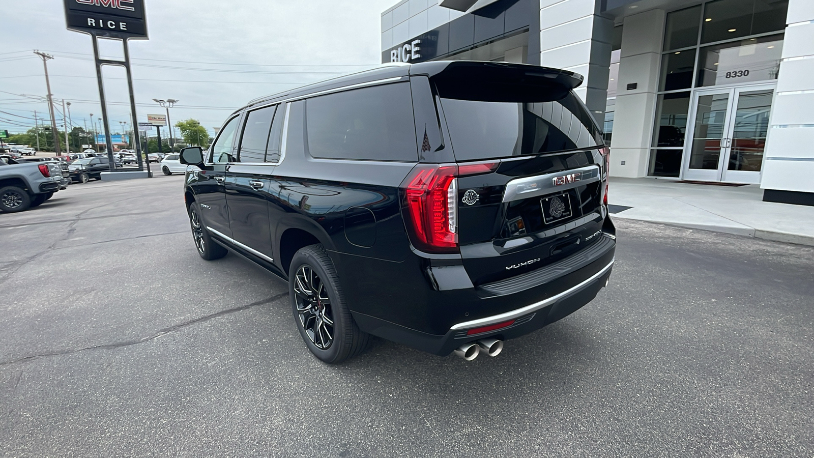 2024 GMC Yukon XL Denali 3