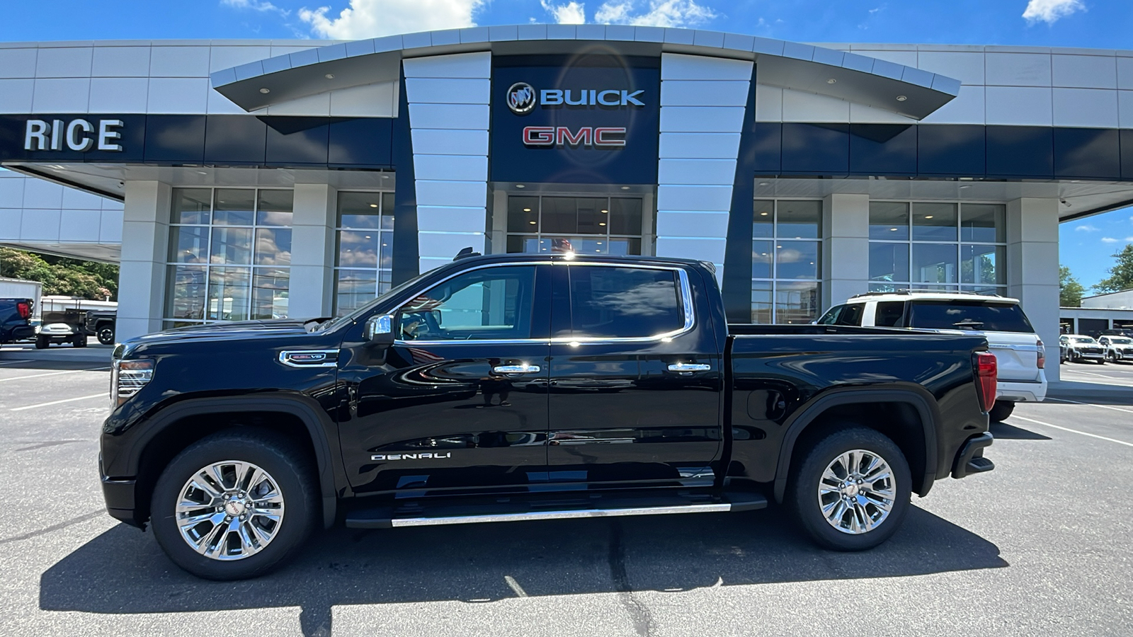 2024 GMC Sierra 1500 Denali 1