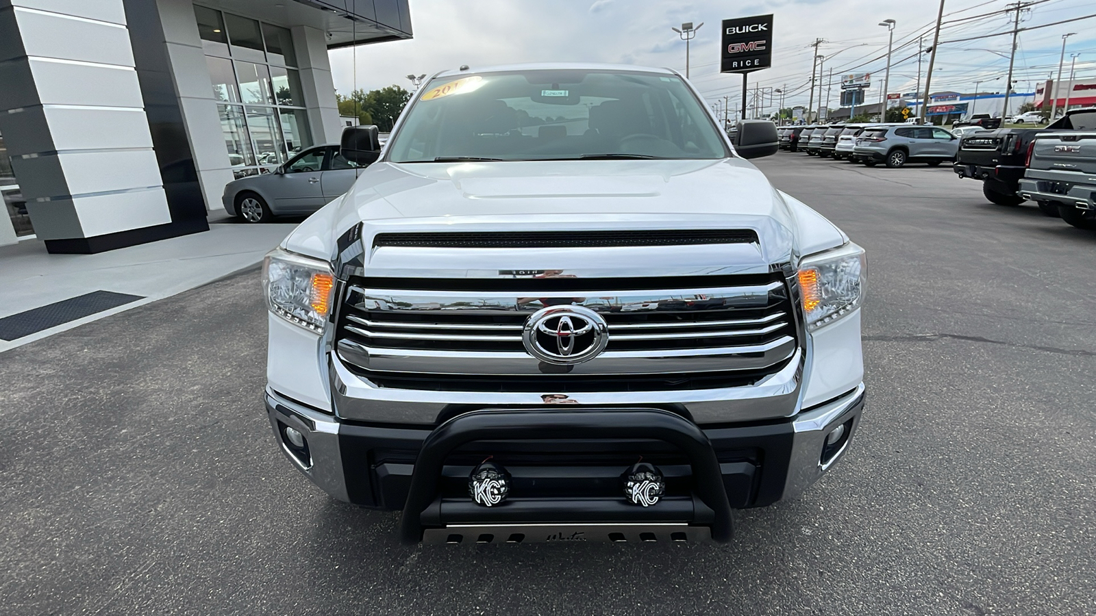 2017 Toyota Tundra SR5 9