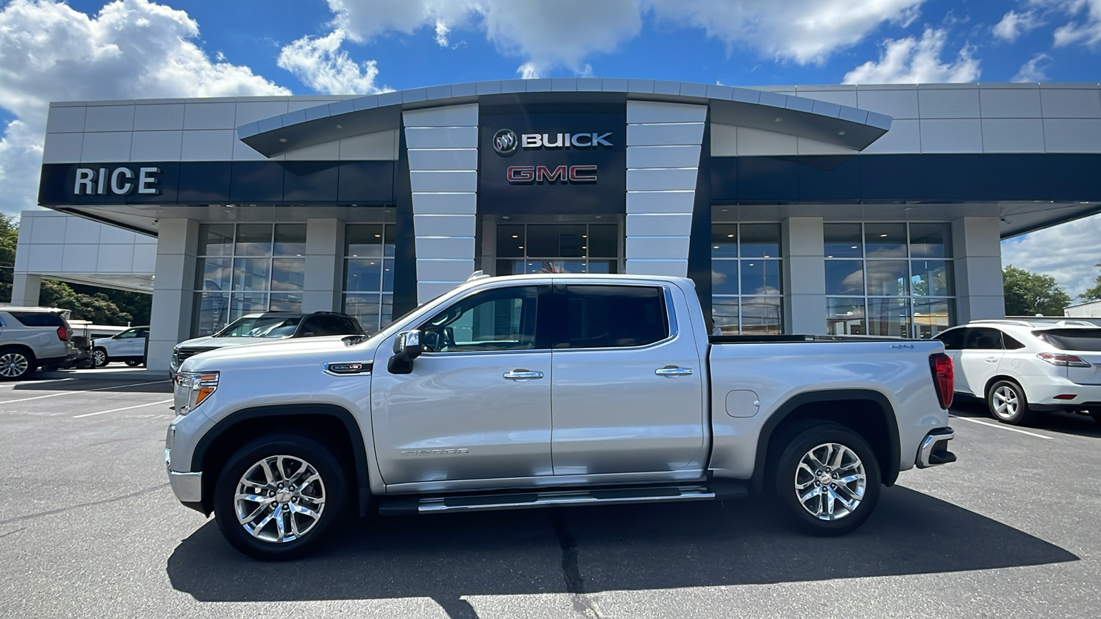 2019 GMC Sierra 1500 SLT 1