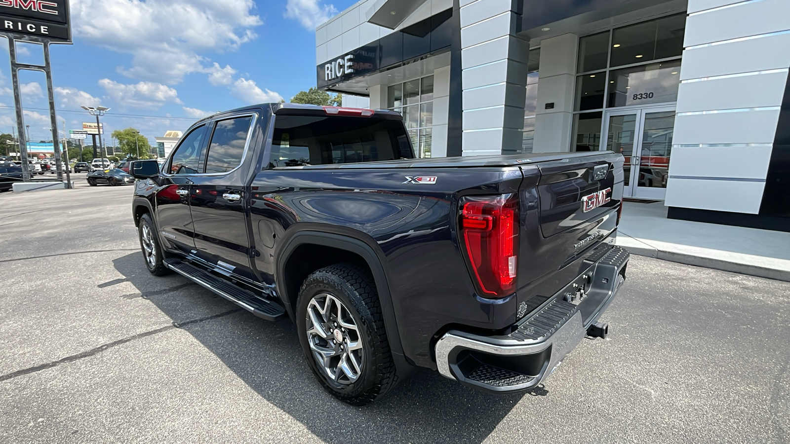 2022 GMC Sierra 1500 SLT 3