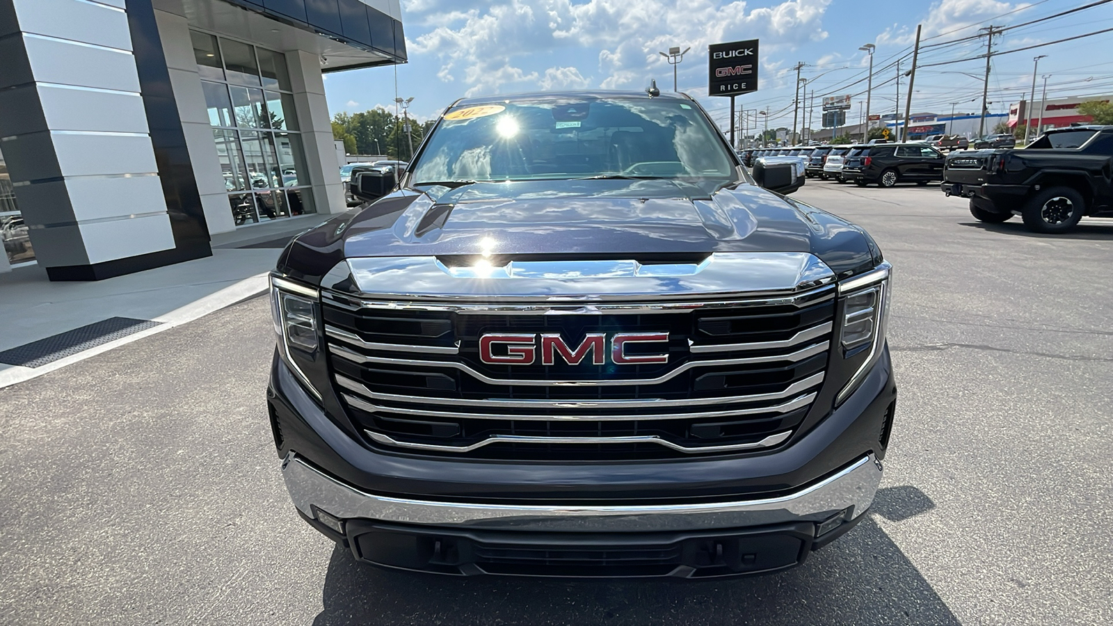 2022 GMC Sierra 1500 SLT 9