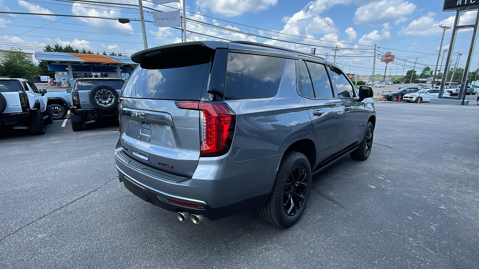 2022 GMC Yukon AT4 6