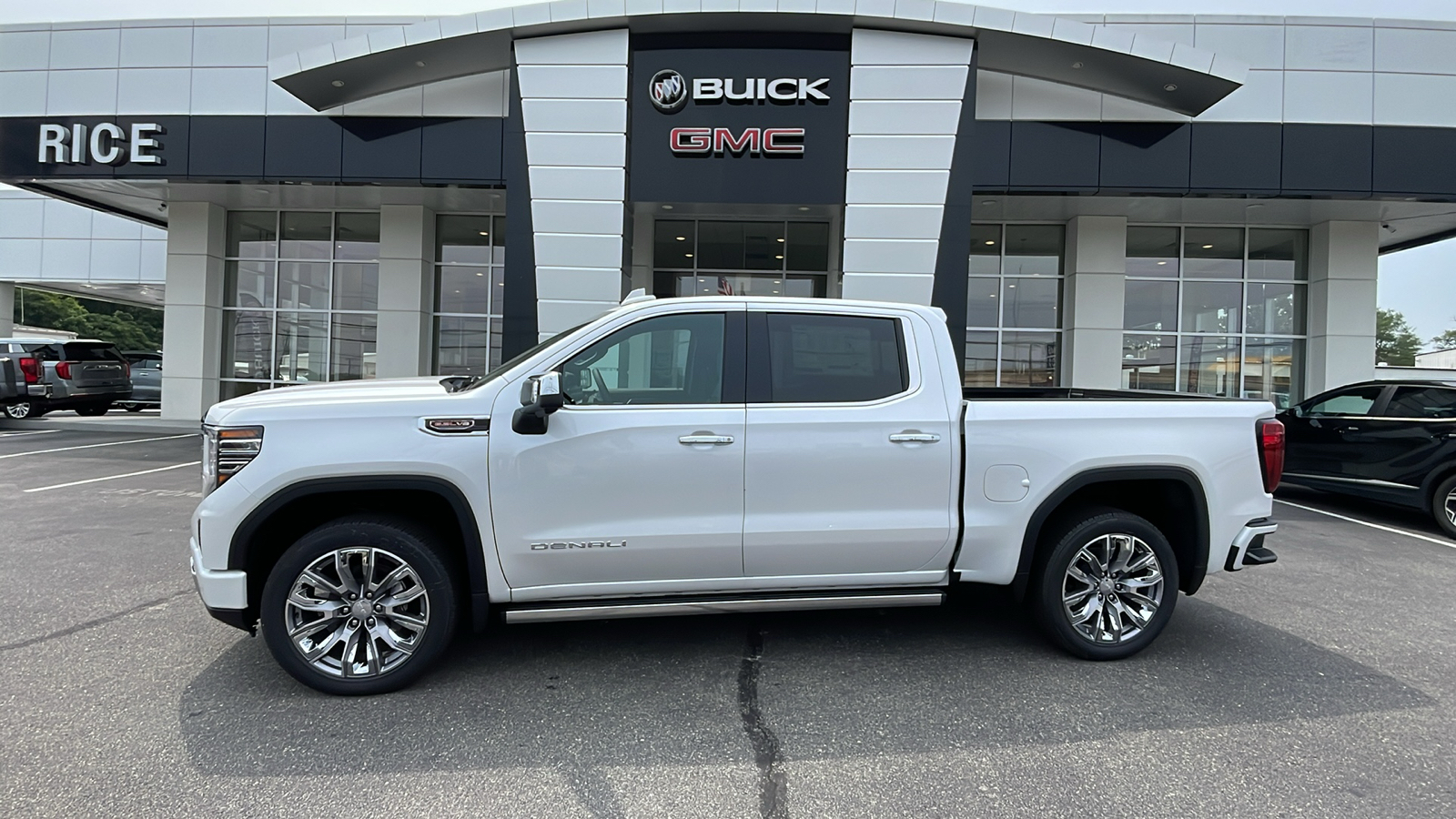 2024 GMC Sierra 1500 Denali 1