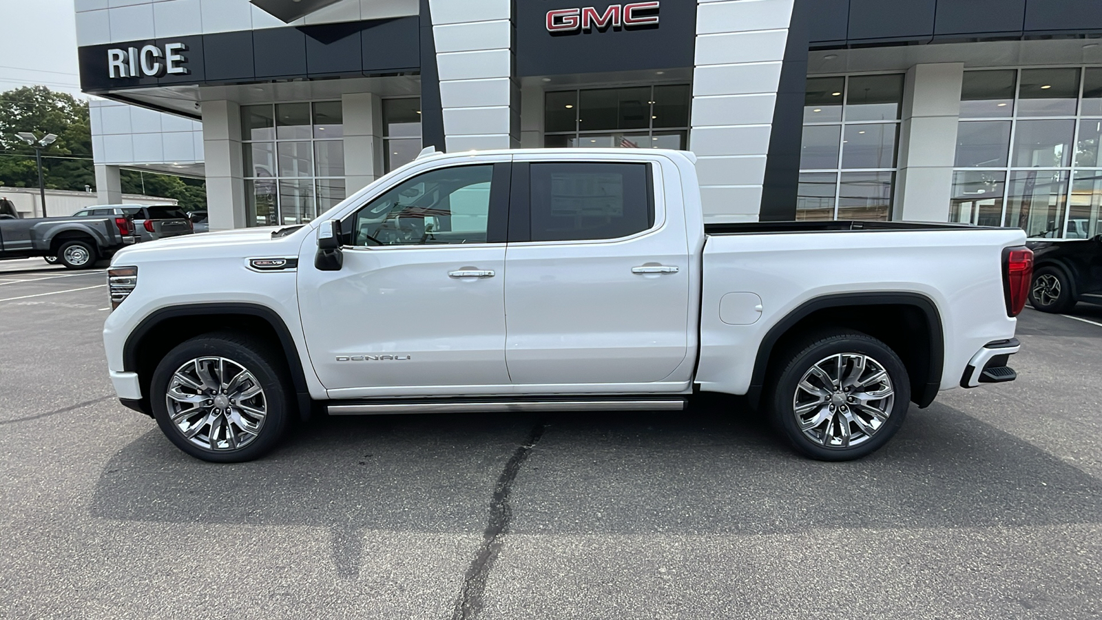 2024 GMC Sierra 1500 Denali 2