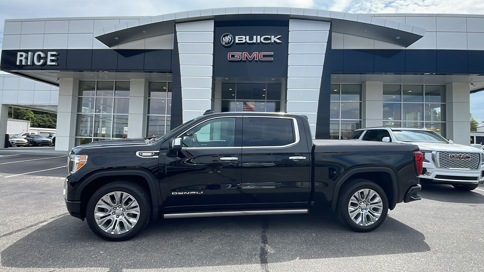 2021 GMC Sierra 1500 Denali 1