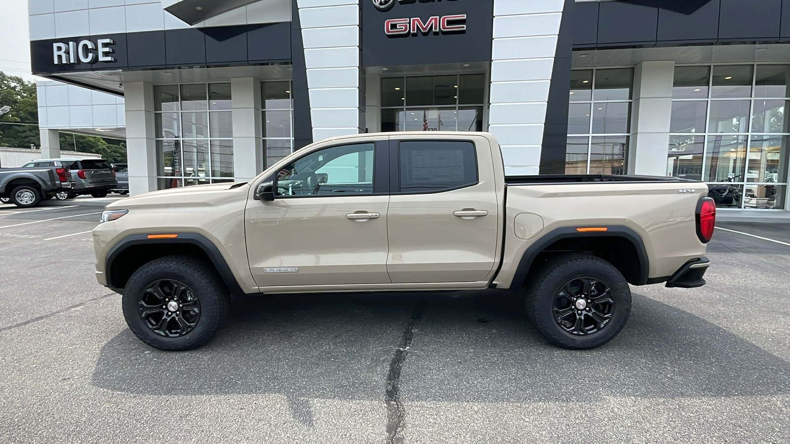 2024 GMC Canyon Elevation 2