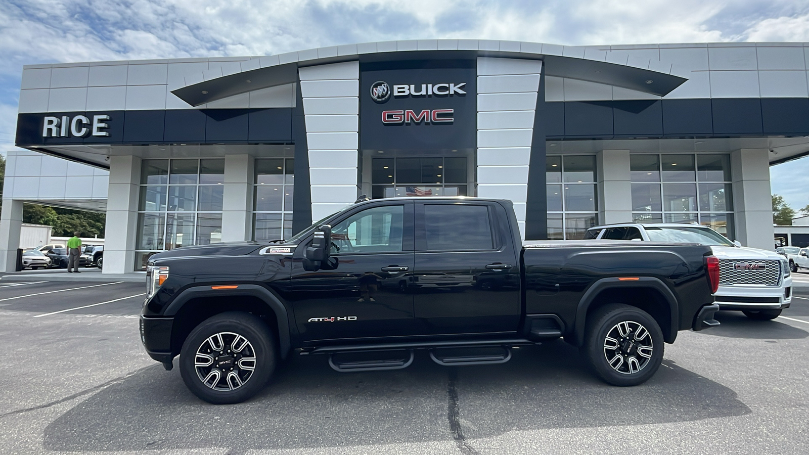 2021 GMC Sierra 2500HD AT4 1