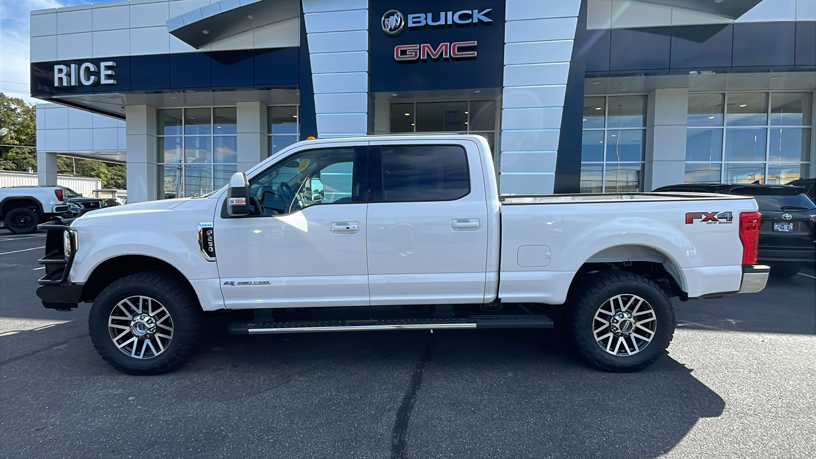 2019 Ford F-250SD Lariat 2