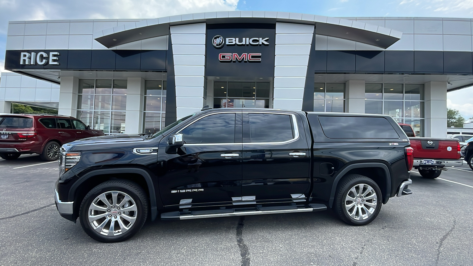 2022 GMC Sierra 1500 SLT 1