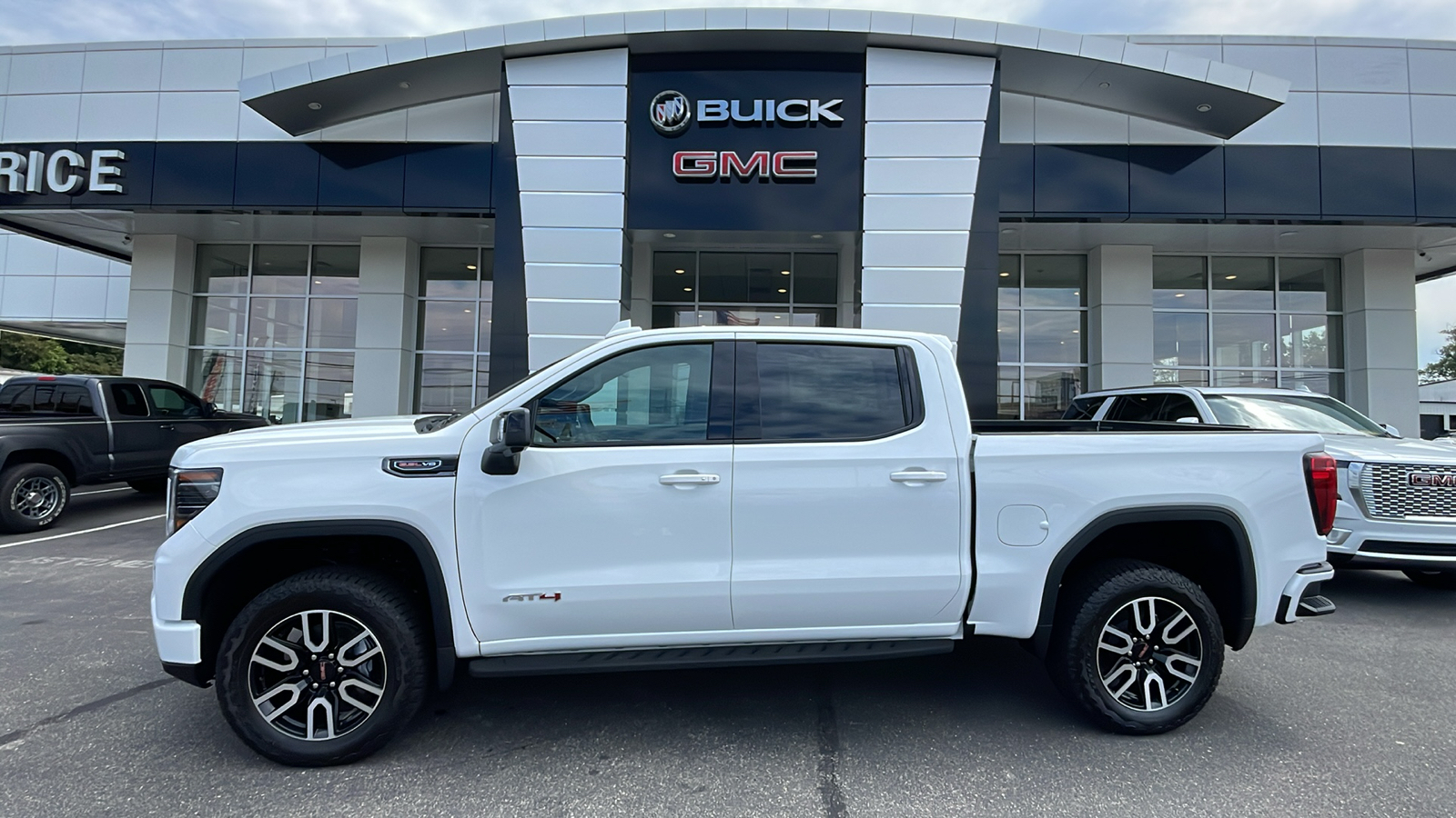 2024 GMC Sierra 1500 AT4 1