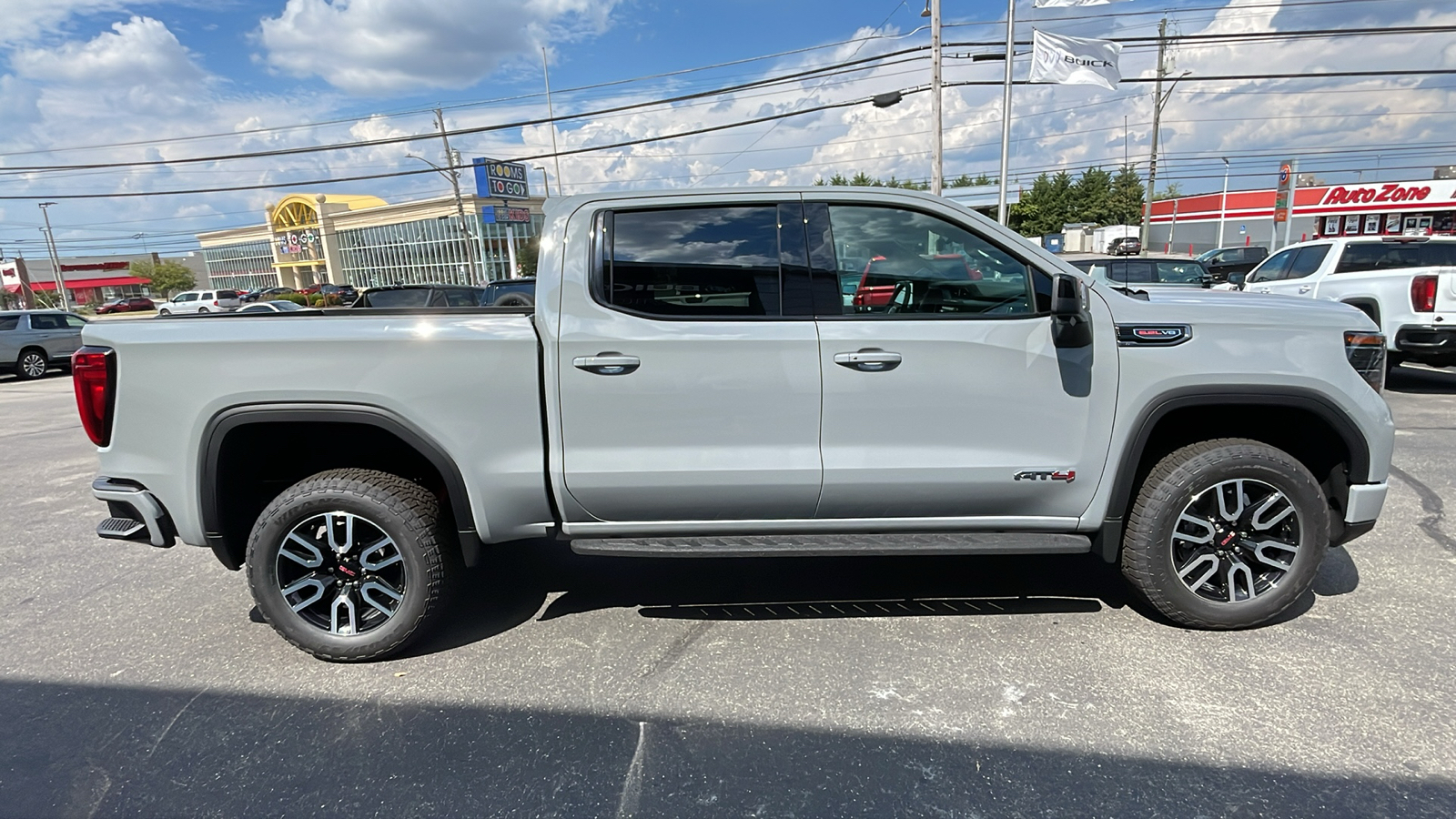 2024 GMC Sierra 1500 AT4 8