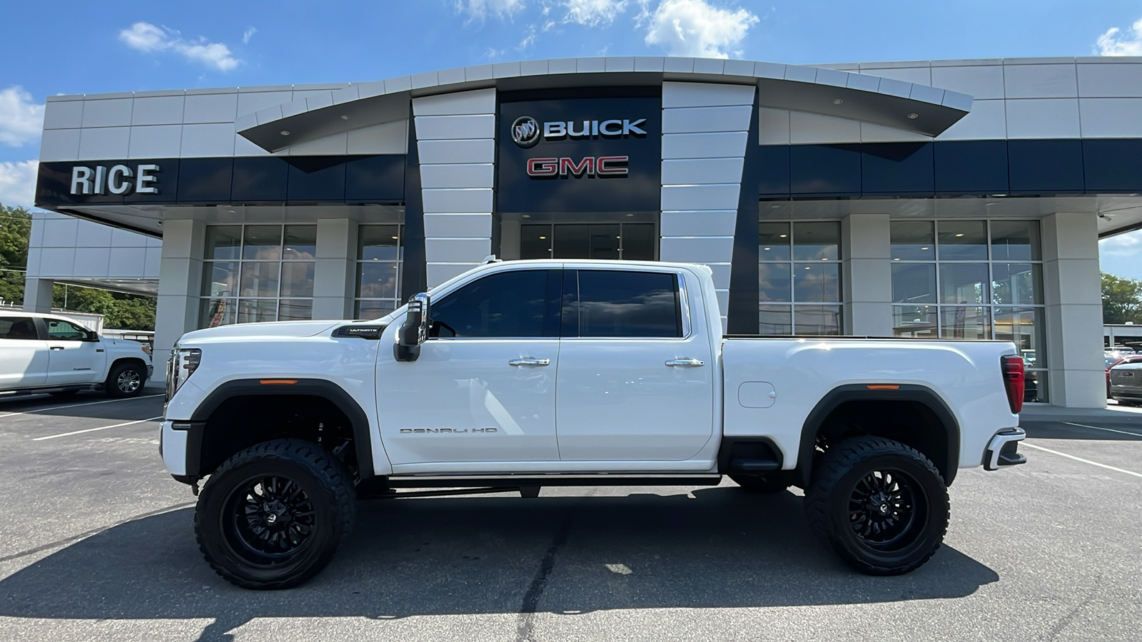 2024 GMC Sierra 2500HD Denali Ultimate 1