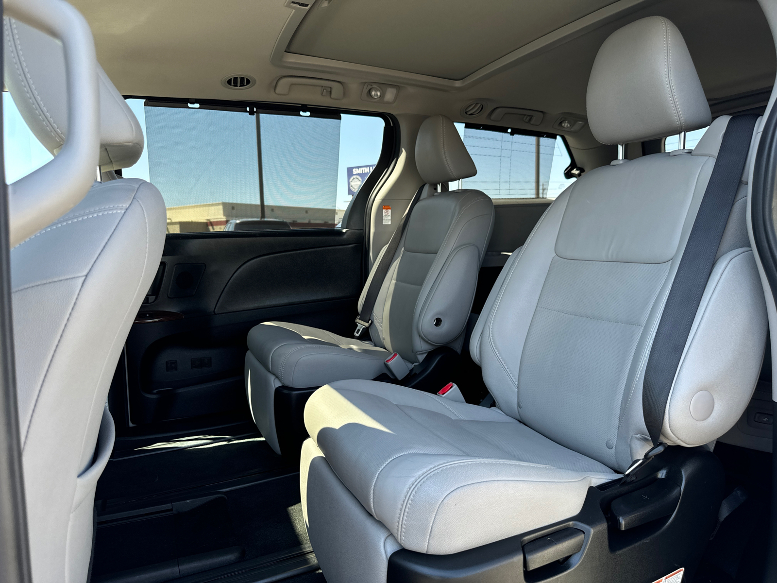 2017 Toyota Sienna Limited 21