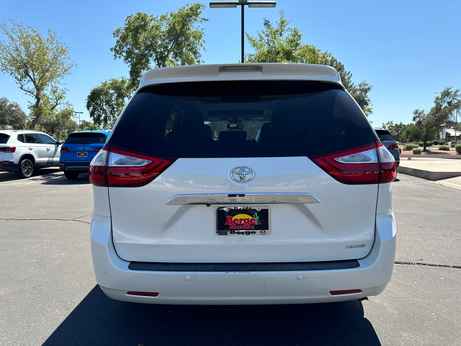 2017 Toyota Sienna Limited 24