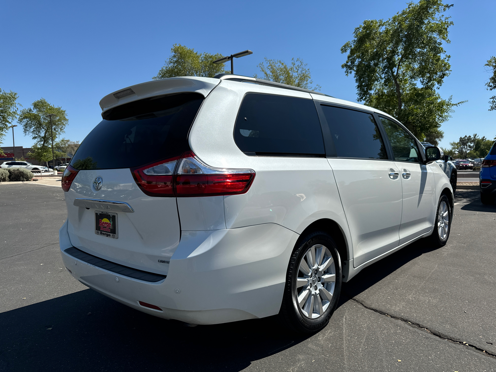 2017 Toyota Sienna Limited 28