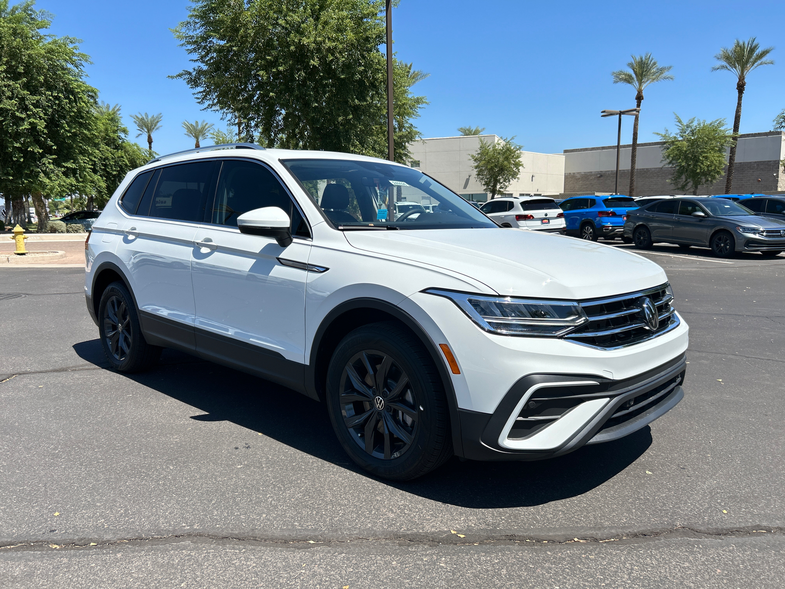 2024 Volkswagen Tiguan 2.0T SE 2