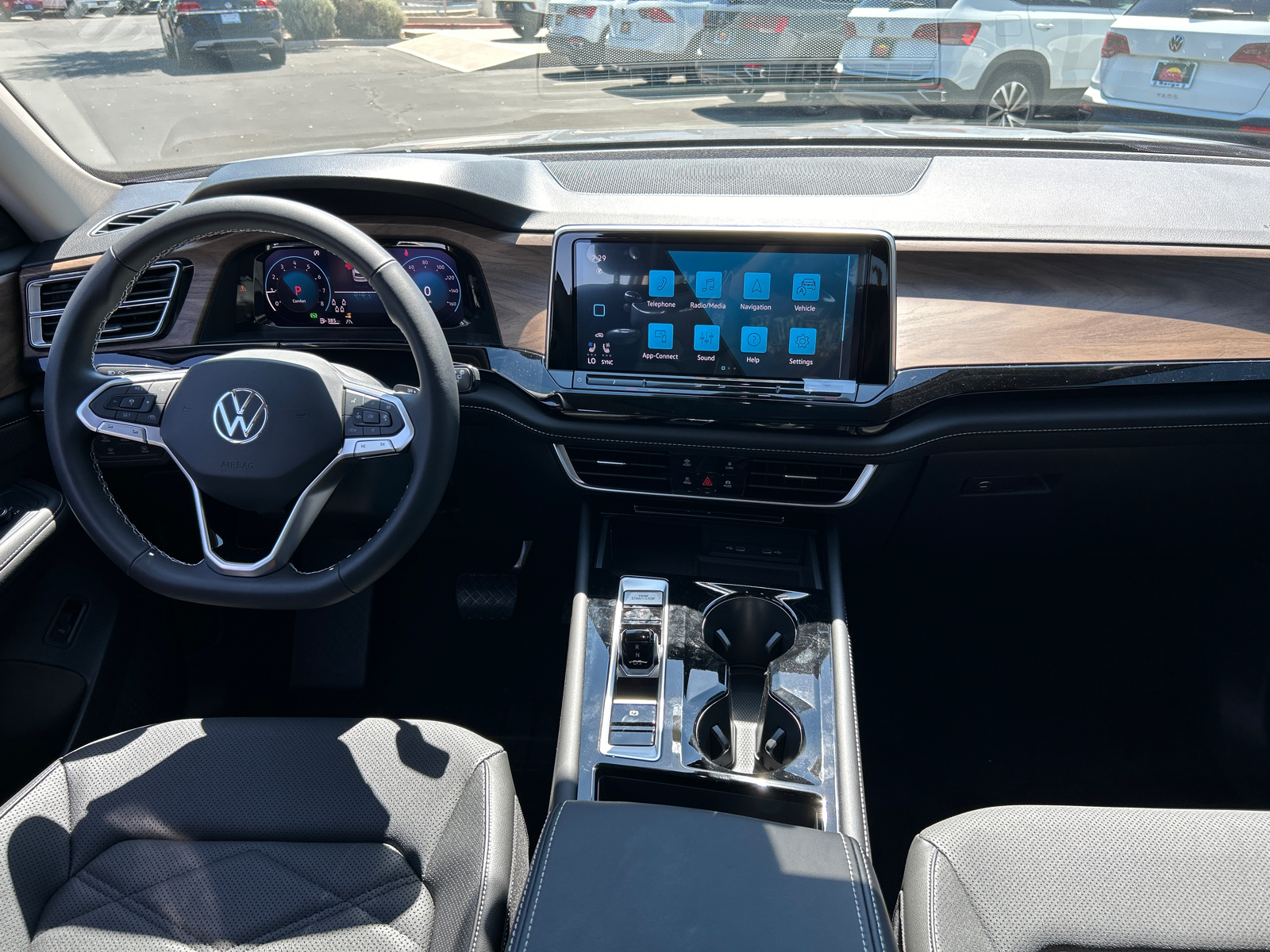 2024 Volkswagen Atlas 2.0T SE w/Technology 6