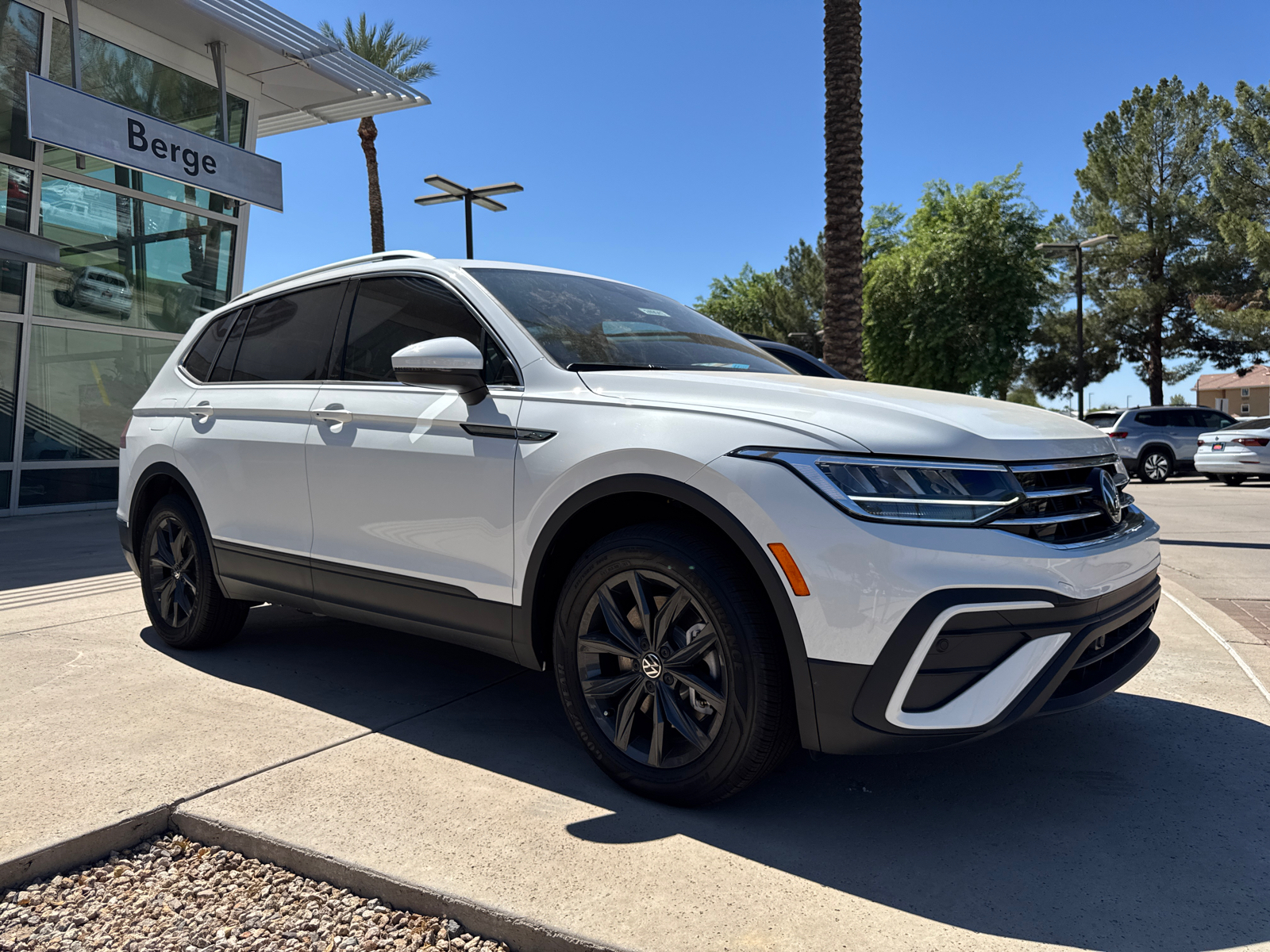 2024 Volkswagen Tiguan 2.0T SE 2